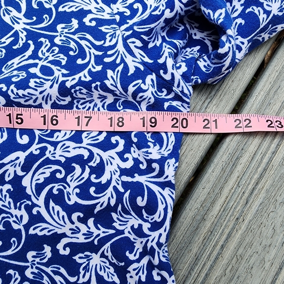 L blue/white scroll top - Picture 9 of 14